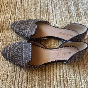 Size 10 restricted flats